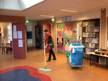 Facility Cost Control staat met een artikel in Schoolfacilities over eigen schoonmaakbedrijf van de stichting PCO Gelderse Vallei